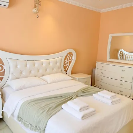 Appartamento Beachfront & Sea View 111