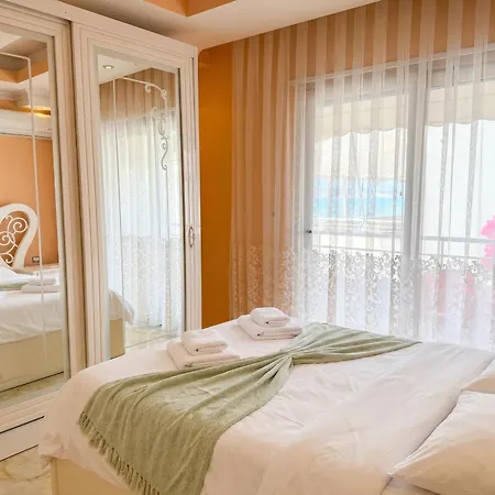 Beachfront & Sea View 111 Durrës